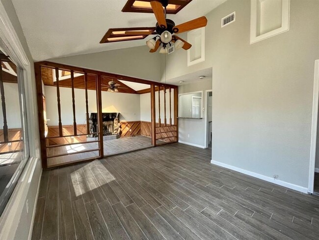 Building Photo - 1009 Longley St