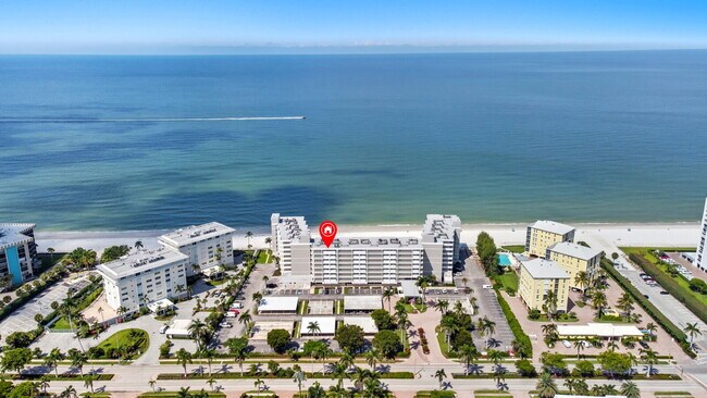 Building Photo - Naples Continental - Condo on the beach!!