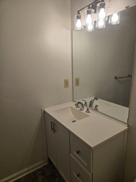 Master Bathroom - 3453 Clover Meadows Dr