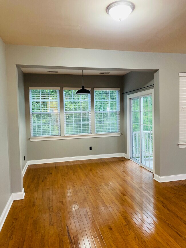 Building Photo - 9035 Parlor Dr
