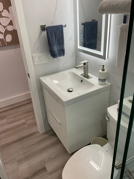 Building Photo - 2870 NE 14th Street Cswy