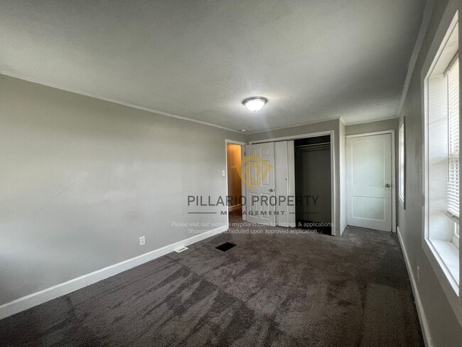 Building Photo - 619 N Sherman Dr