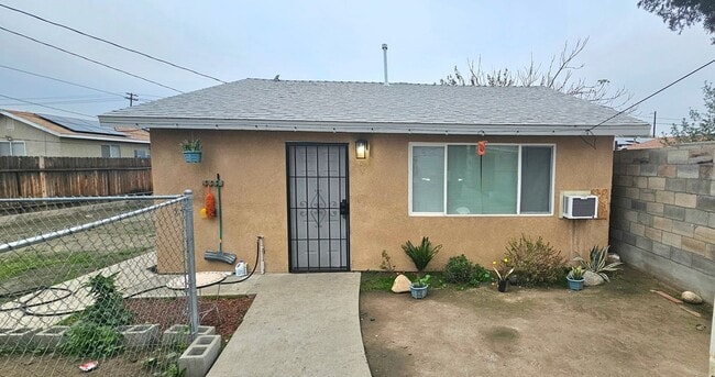 Building Photo - 915 30th St