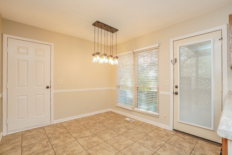 Building Photo - 1317 Ravenna Ct S