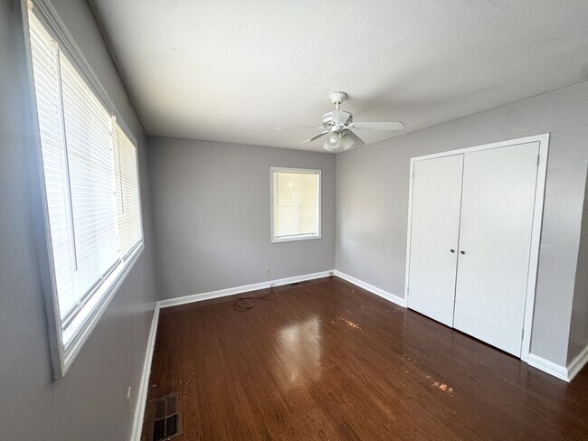 Building Photo - 1523 Canterbury Rd