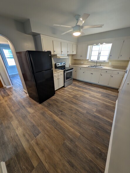 Building Photo - 807 Arlington Ave