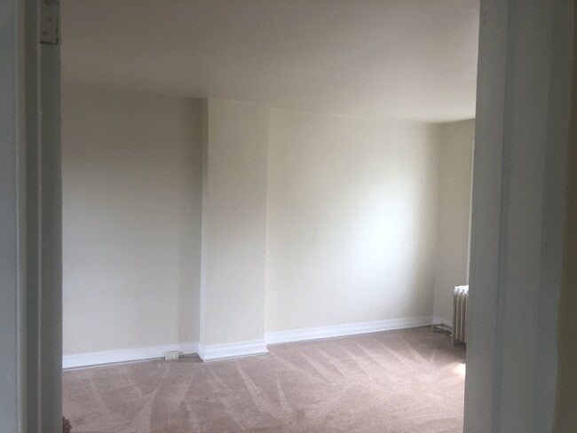 Building Photo - Move in ready!! Charming 4 Bedroom home!!