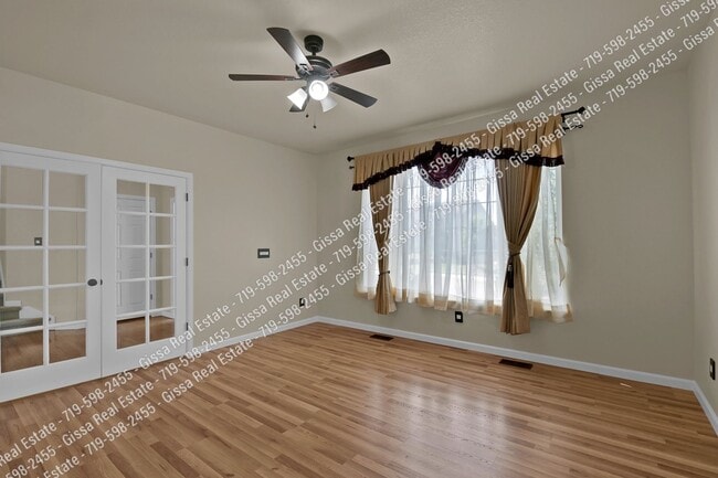 Building Photo - This beautiful 4 bedroom, 3 1/2 bathroom, ...