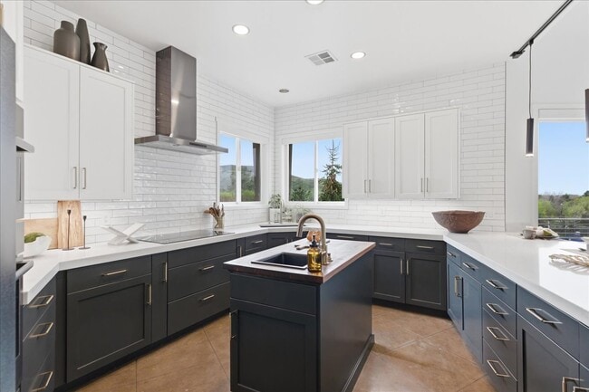 Building Photo - 4275 N 36th St