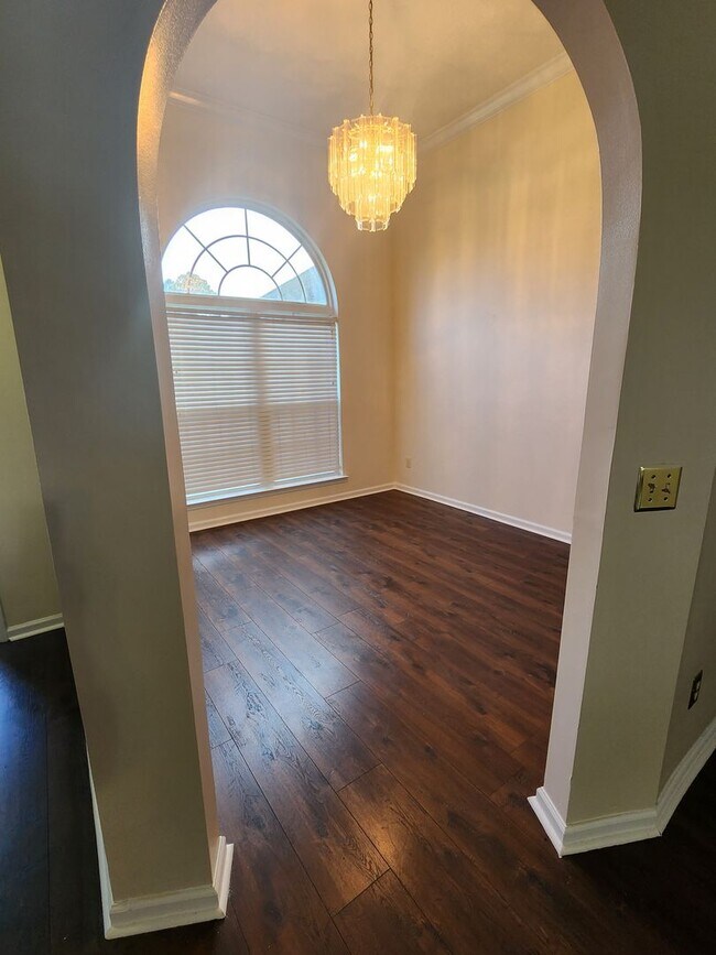Building Photo - 24 Idus Ln