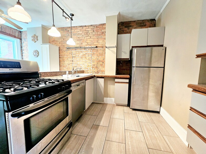 Building Photo - 1793 Beacon St