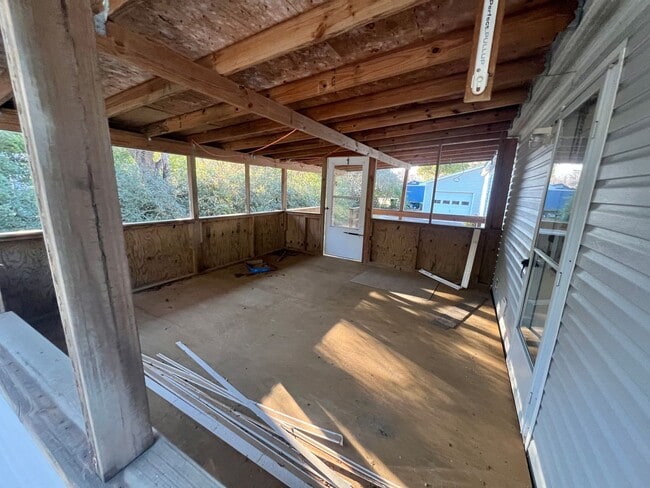 Building Photo - Peden Point/Mrytle Grove/Masonboro Loop South Wilmington  2 garage garage! Oak Trees! Covered Porch!