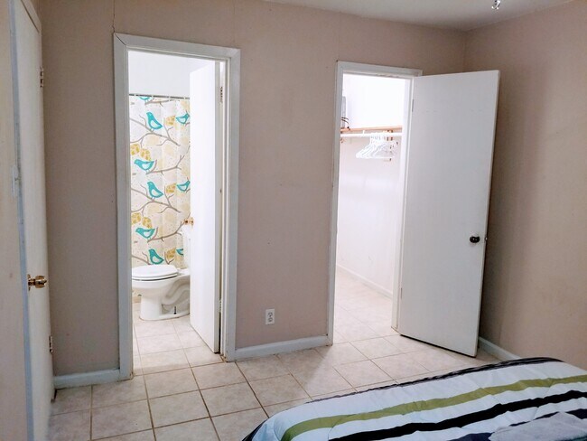 Building Photo - 1221 WELCH ST