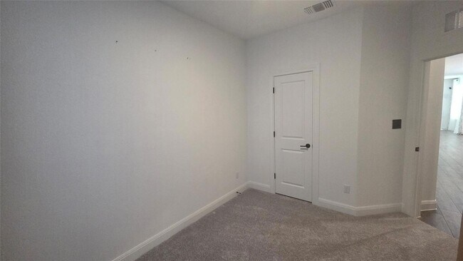 Building Photo - 125 Raleigh Dr