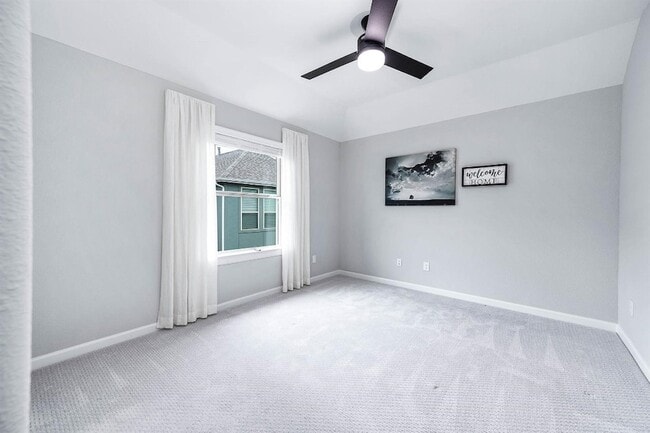 Building Photo - 2022 Groveland Glen Dr