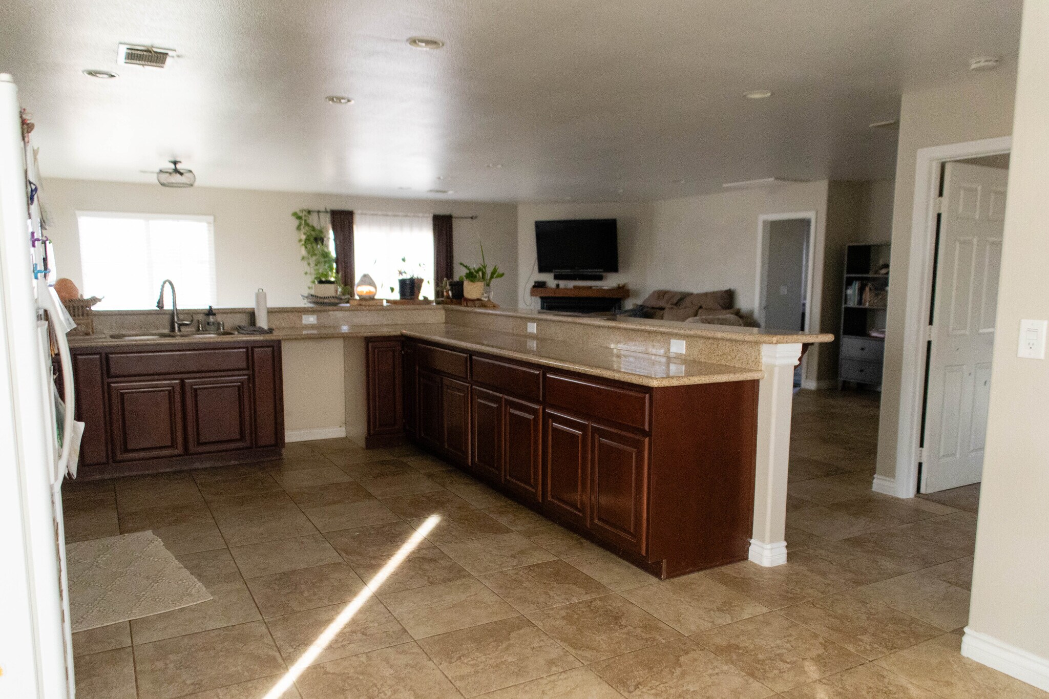 Kitchen - 12072 Pacific Rd