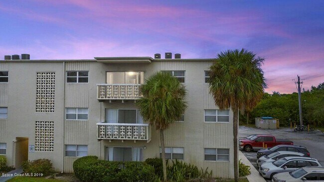 Building Photo - 223 Columbia Dr