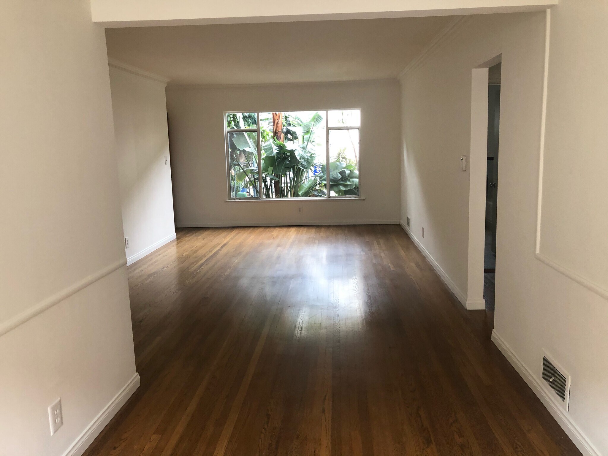 Building Photo - 1245 N Hayworth Ave