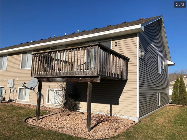 Building Photo - 451 Meadow Ln