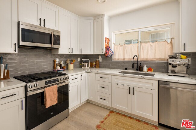 Building Photo - 4540 Catalpa St