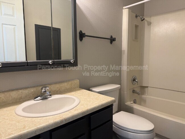 Building Photo - 2131 2nd Ave E