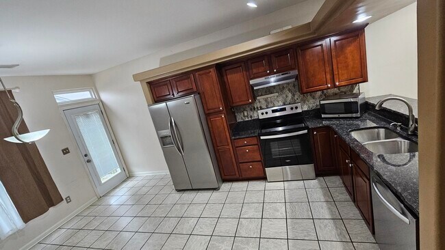 Building Photo - 2548 Maggie Cove