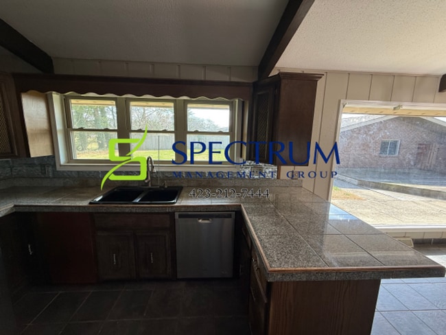 Building Photo - 828 Andy St