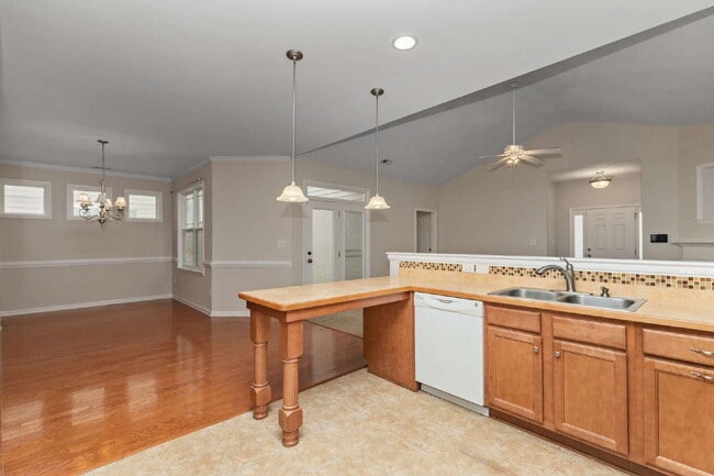 Building Photo - 19 Denby Cir