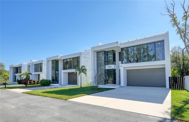 Building Photo - 7608 Antilla St