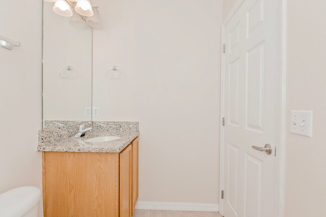 Building Photo - LEASING INCENTIVE!!!!!Gorgeous 3 Bed Townh...