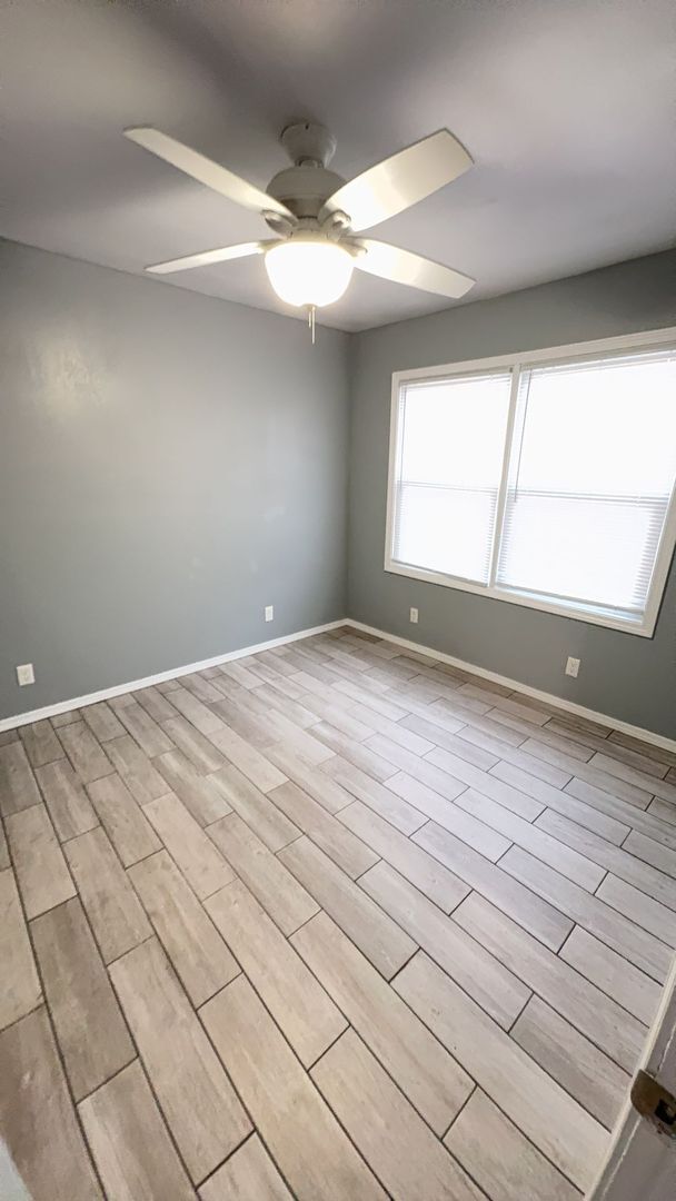 Building Photo - 2621 W Maine St