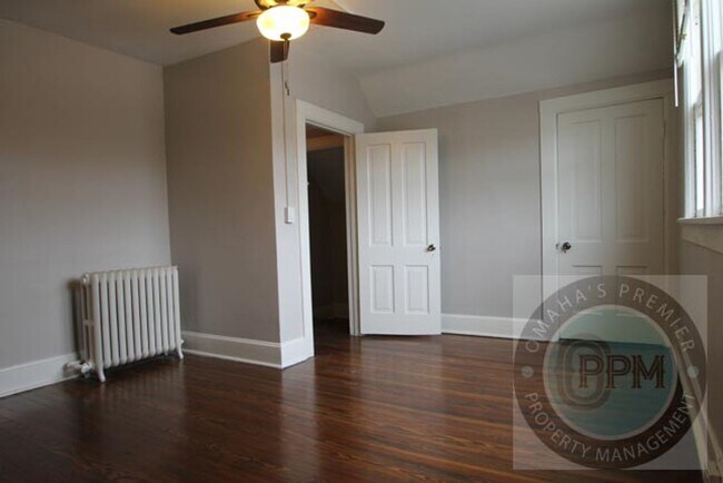 Building Photo - 2 Bed + an Office/ 1 Bath House by UNMC