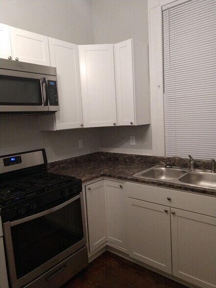 Building Photo - 215 N 5th Ave