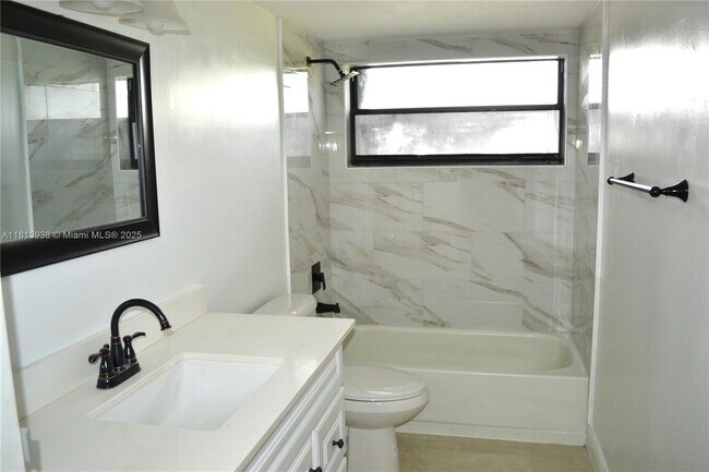 Building Photo - 271 W Park Dr