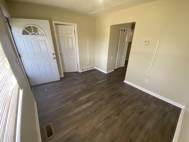 Building Photo - Pack Your Bags! This Updated Warren Rental is 100% Move-In Ready OWNER SPECIAL- 1 month FREE