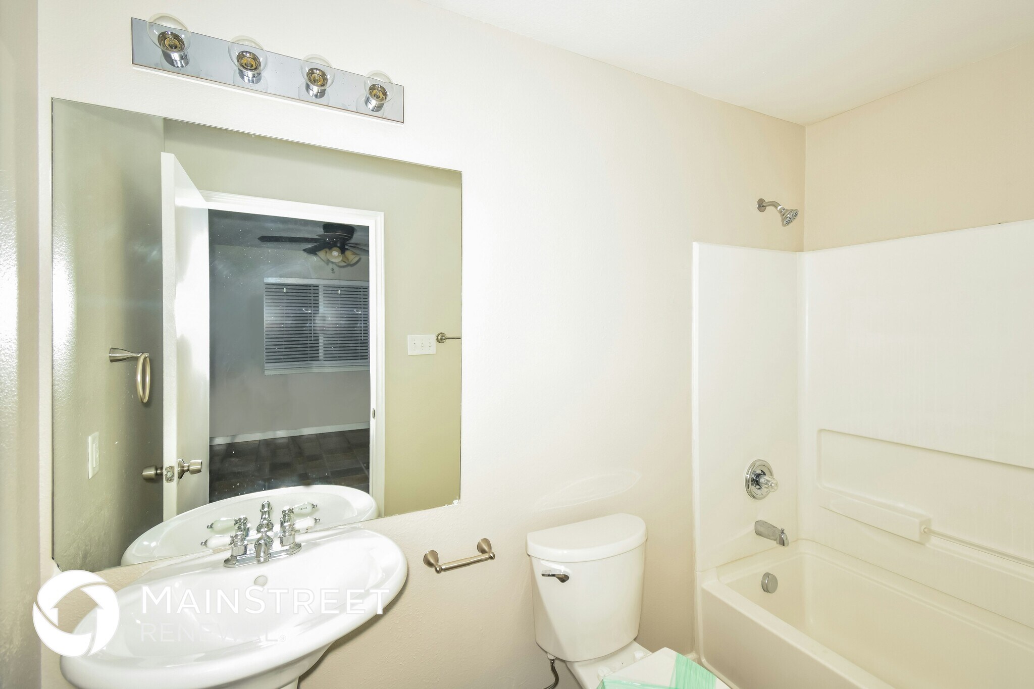 Building Photo - 10 4th St W