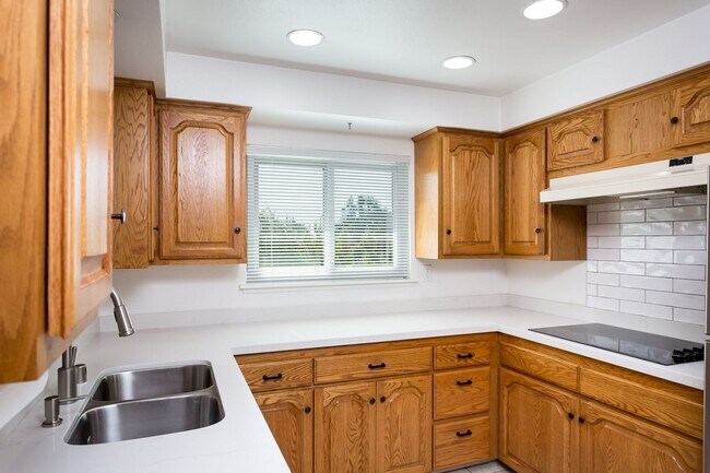 Building Photo - La Mesa Charmer with Mount Helix Views!