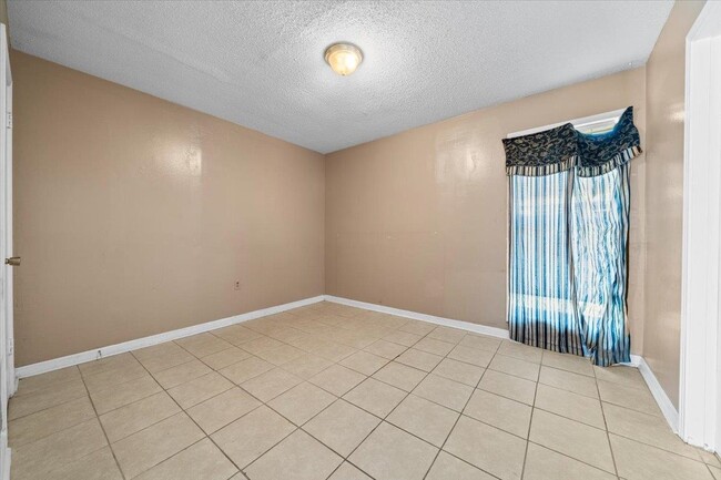 Building Photo - 734 Archie Dr