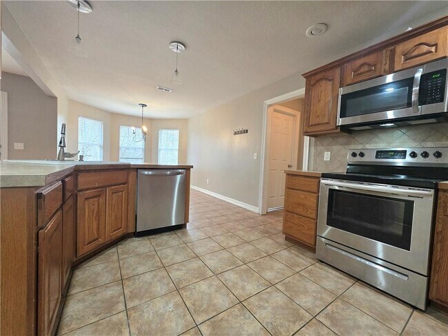 Building Photo - 4401 Summerfield Cir