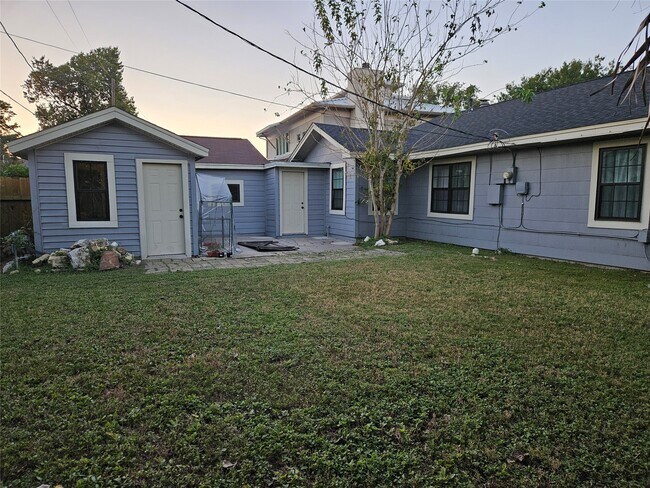 Building Photo - 6446 Brookside Dr