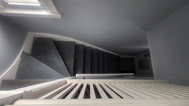 Building Photo - 107 Smith St