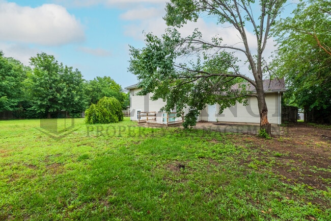 Building Photo - 2013 N Parkridge Ct