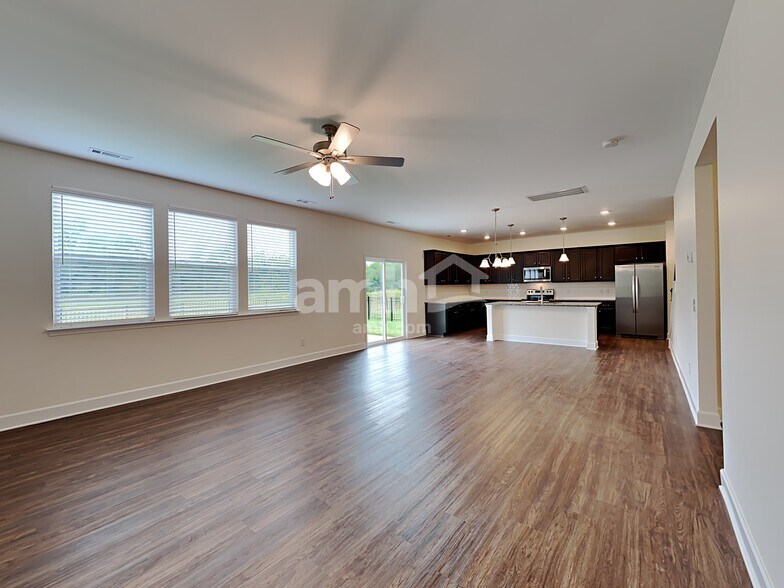 Building Photo - 3105 Esquire Dr