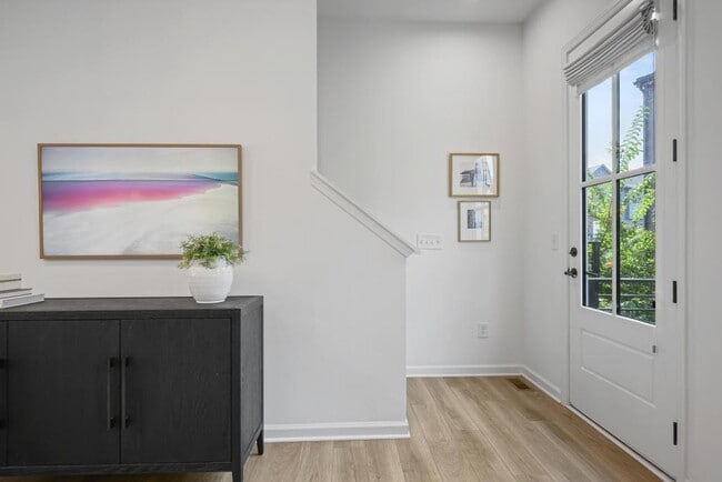 Building Photo - 121 Chestnut Cir