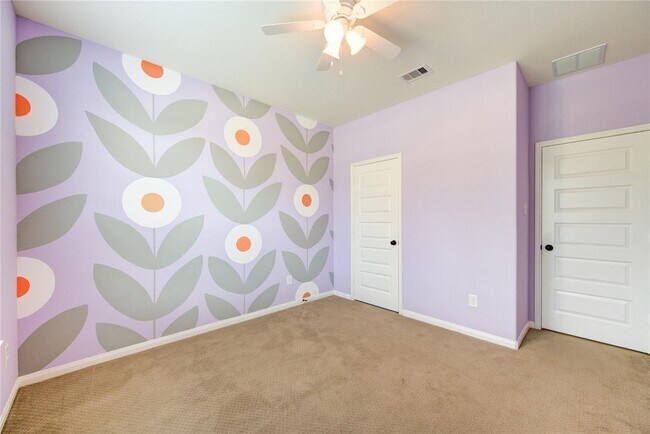 Building Photo - 18318 Russett Green Dr