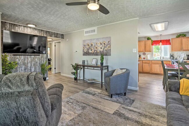 Building Photo - 1217 Falcon Ave