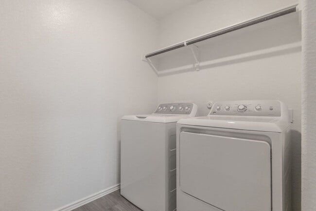 Building Photo - 157 Seminole Dr
