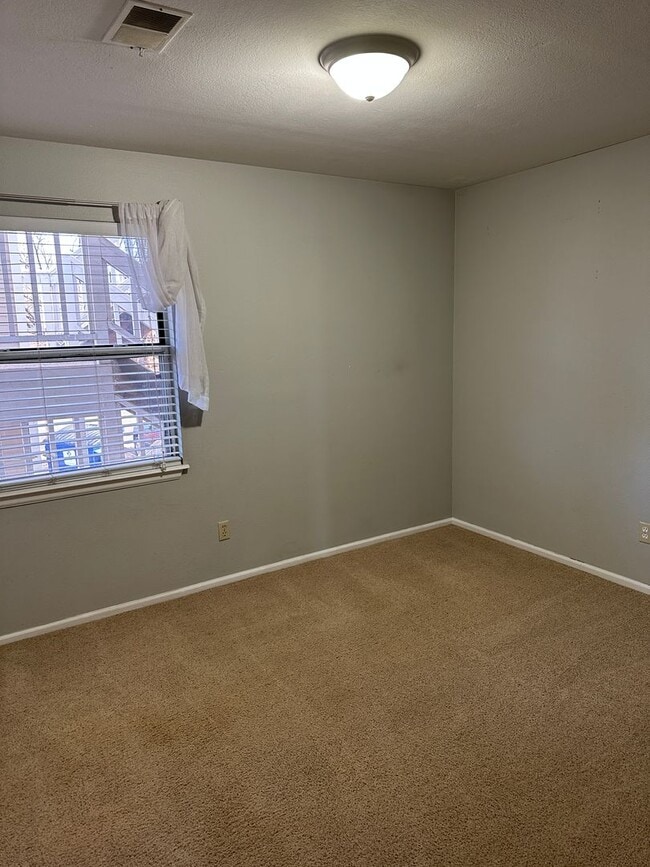 Building Photo - 1185 S Gilbert St