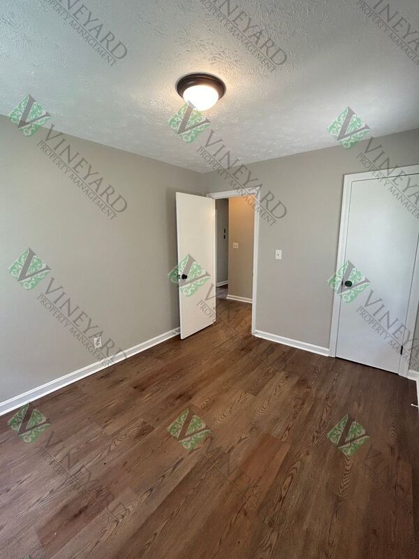 Building Photo - 993 Walnut Cir SW