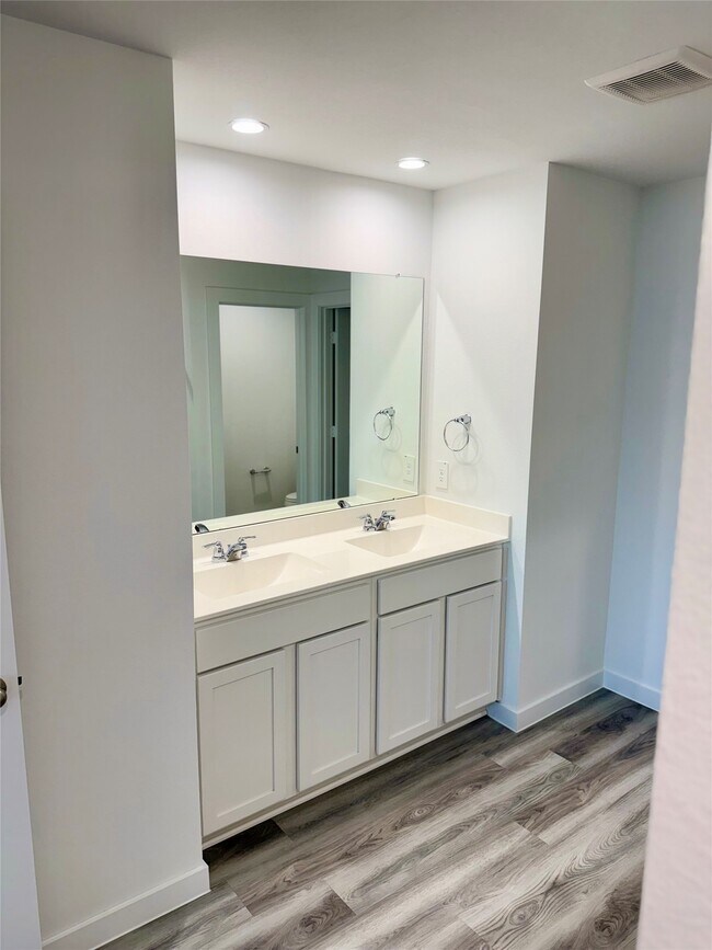 Building Photo - 2911 Needham Gdn Ln